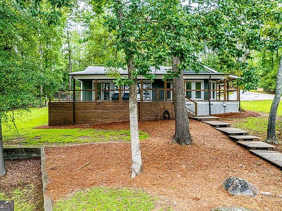 3rd image of 291 Power Point Rd NE