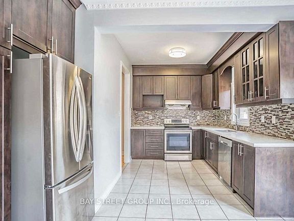 3rd image of 43 Avenida St
