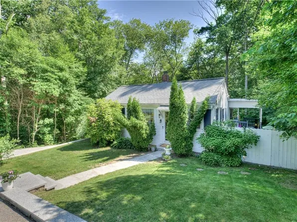 14 Valley Dr, Johnston, RI 02919