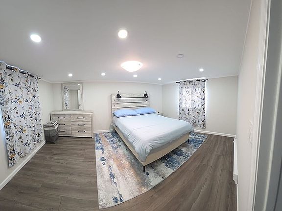 3rd image of 8 Essex Ln