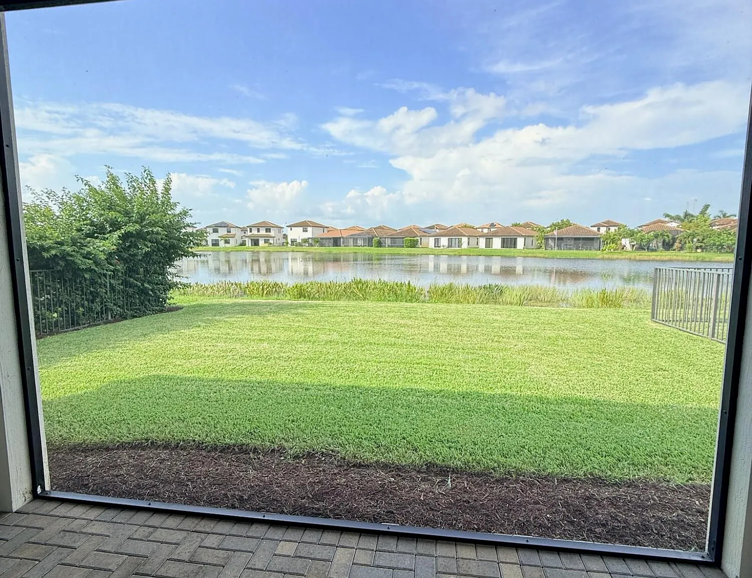 4 bed, 3.5 bath, 2087 sqft, $3,000 — Photo 3