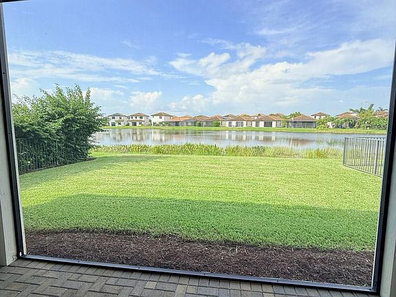 4th image of 5489 Soria Ave