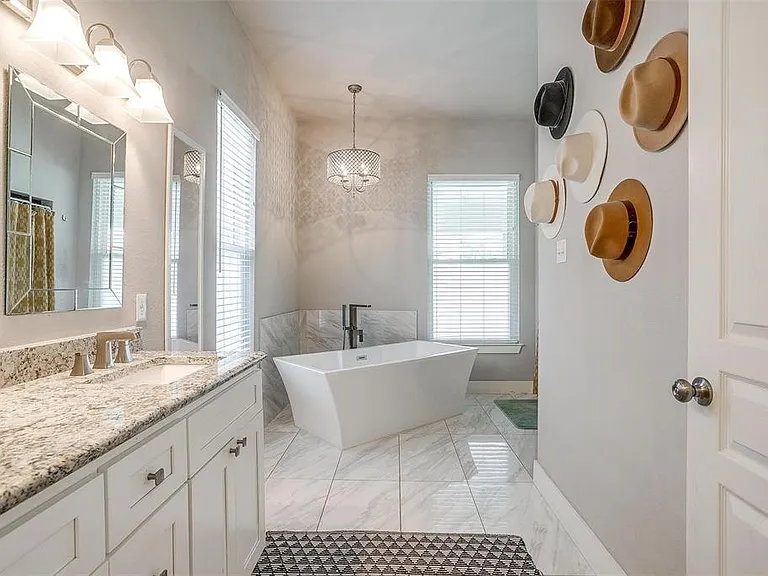 2905 S Jennings Ave — Photo 68