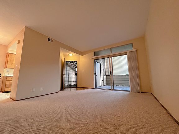 4th image of 562 Sterling Dr