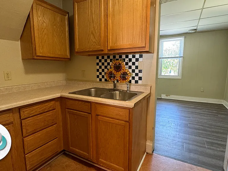 304 W Walnut St #4 — Photo 5