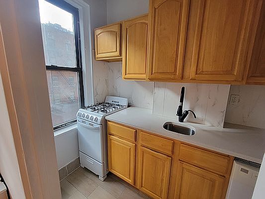 1st image of 201 E 35th St APT 3e