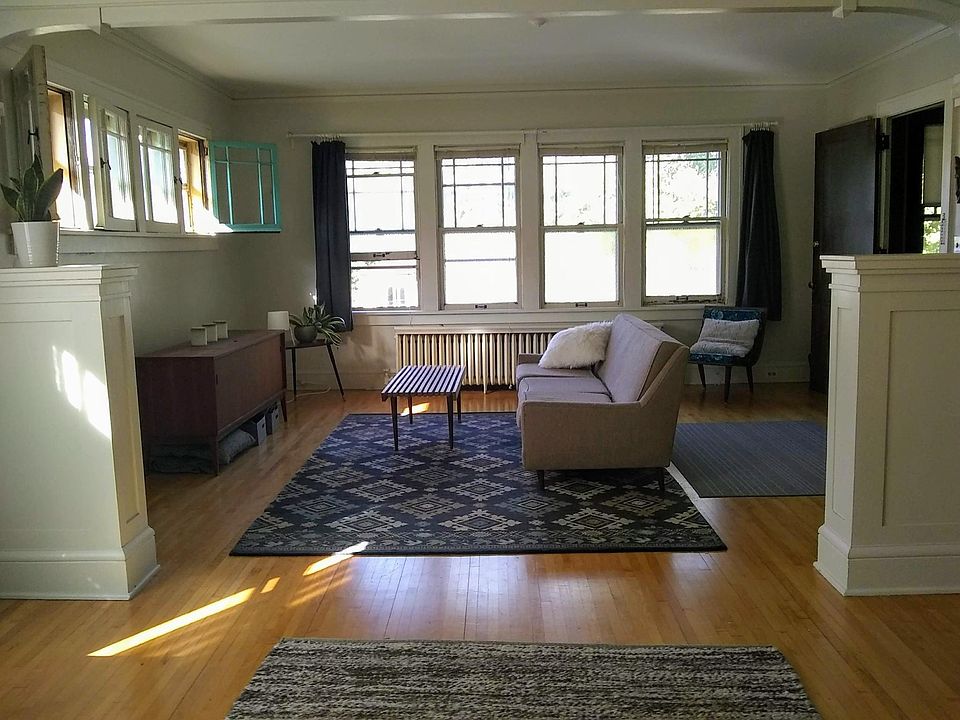 Living Room Pic 1: Western windows