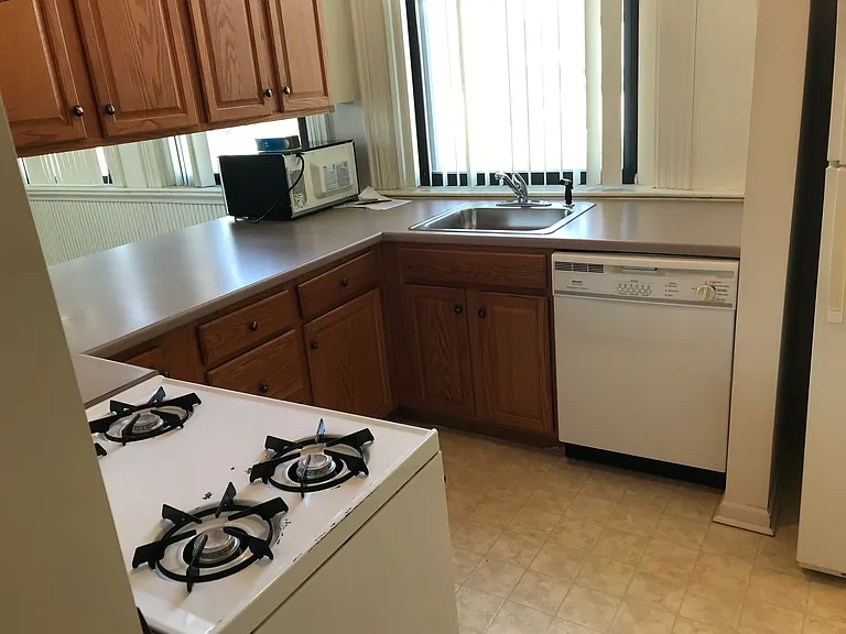 25 Hastings Ave #204 — Photo 11