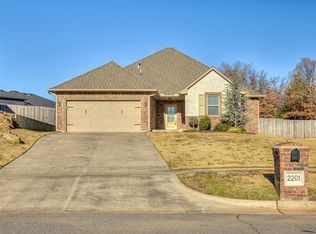 2201 Paraiso Way, Edmond, OK 73034