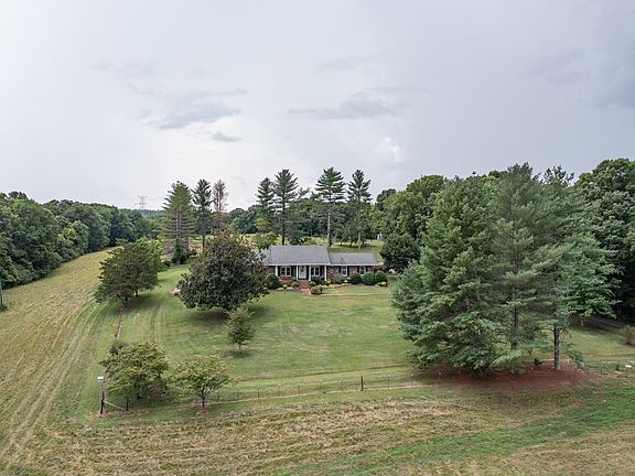 4th image of 506 Jenkins Dr