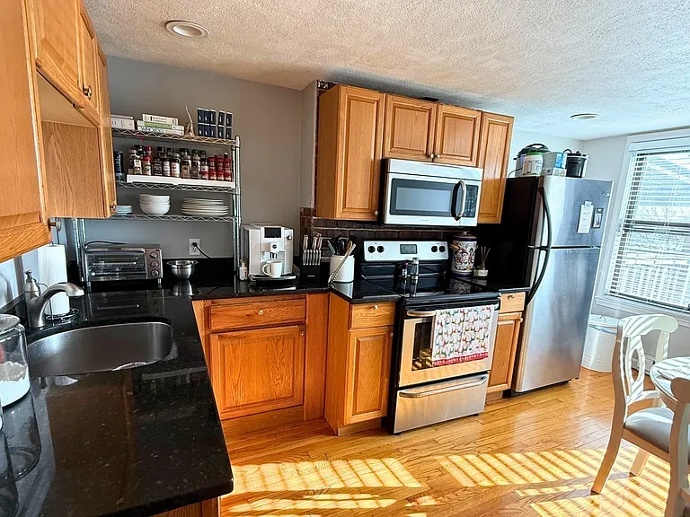 265 Lexington St #4 — Photo 4