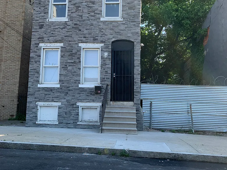 3 E 22nd St — Photo 1