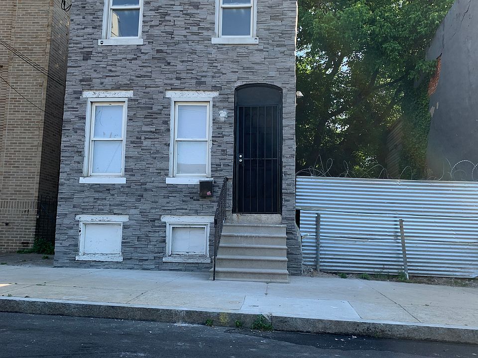 1st image of 3 E 22nd St