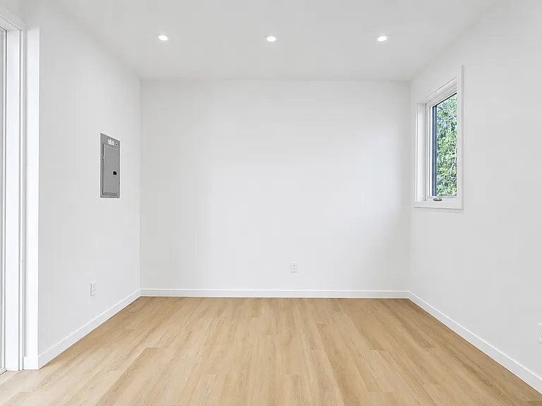 159 Locksley Ave — Photo 19