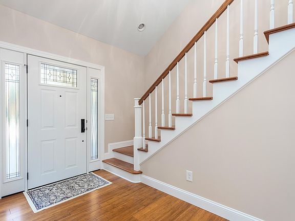 5th image of 401 Orange Dr