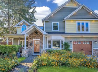 30 Birch Ln, Levittown, NY 11756