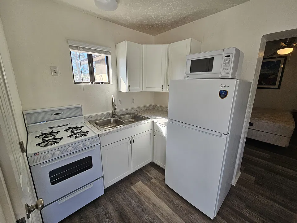 174 W 7th Ave #6