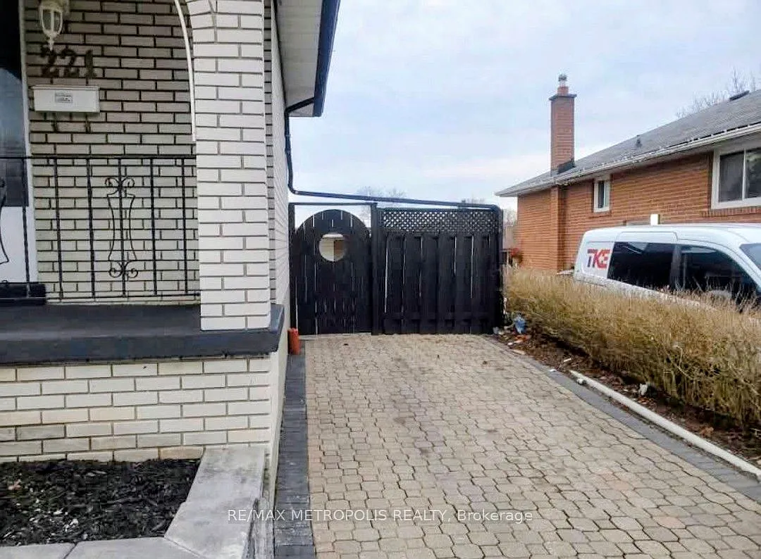 2 bed, $1,900 — Photo 2