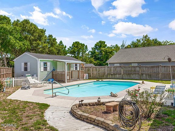 2nd image of 414 Brecknock Court