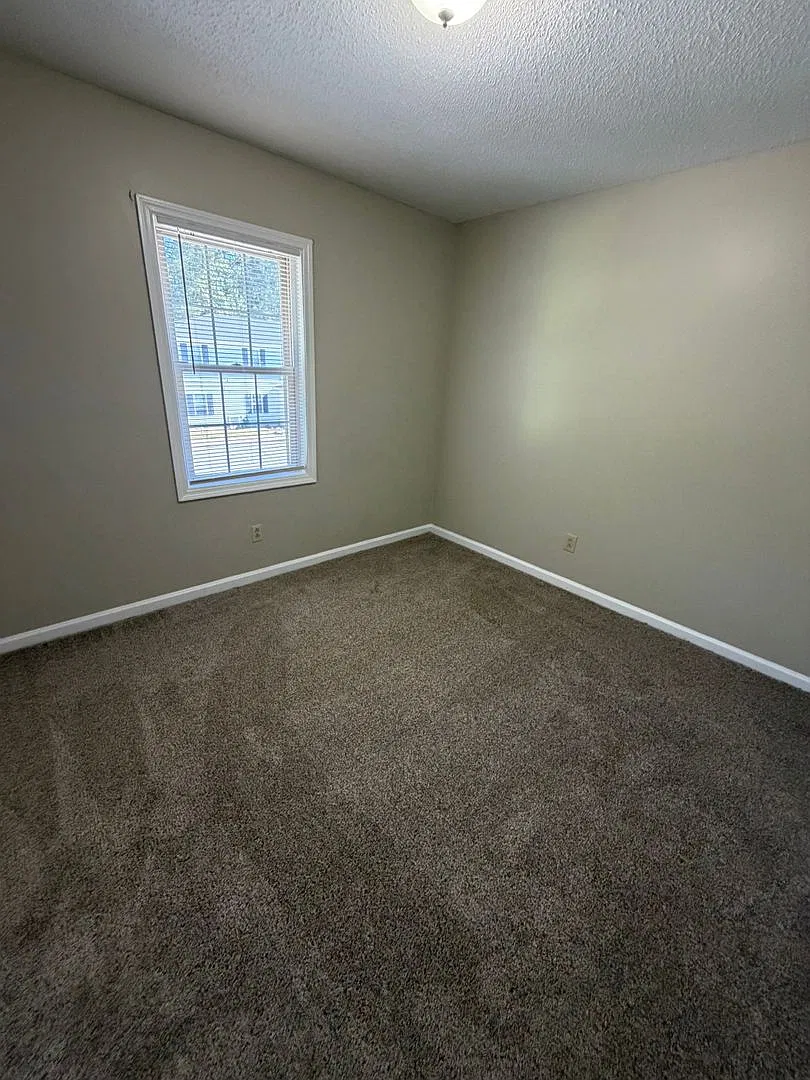 505 Corbin St — Photo 3