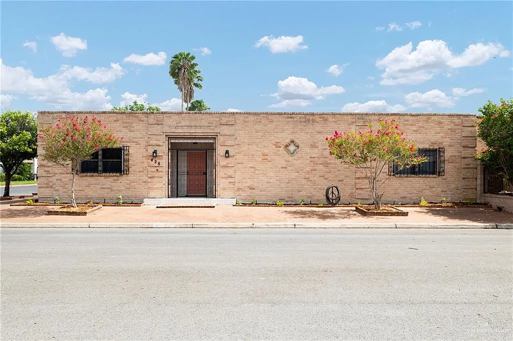 3 bed, 3.0 bath, 3427 sqft, $1,750 — Photo 1
