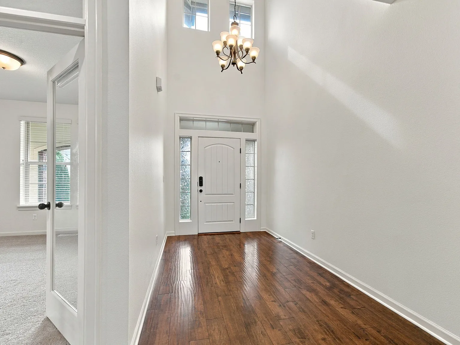 3 bed, 2.5 bath, 2613 sqft, $3,190 — Photo 2