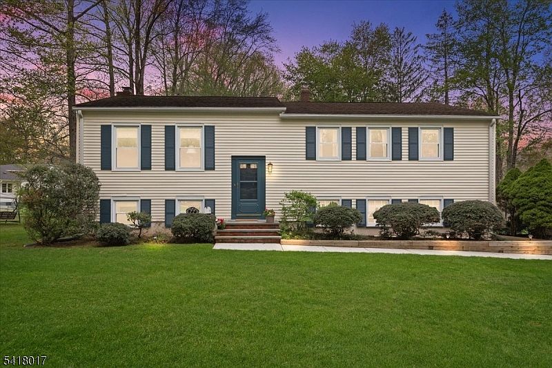 1st image of 77 Windsor Way