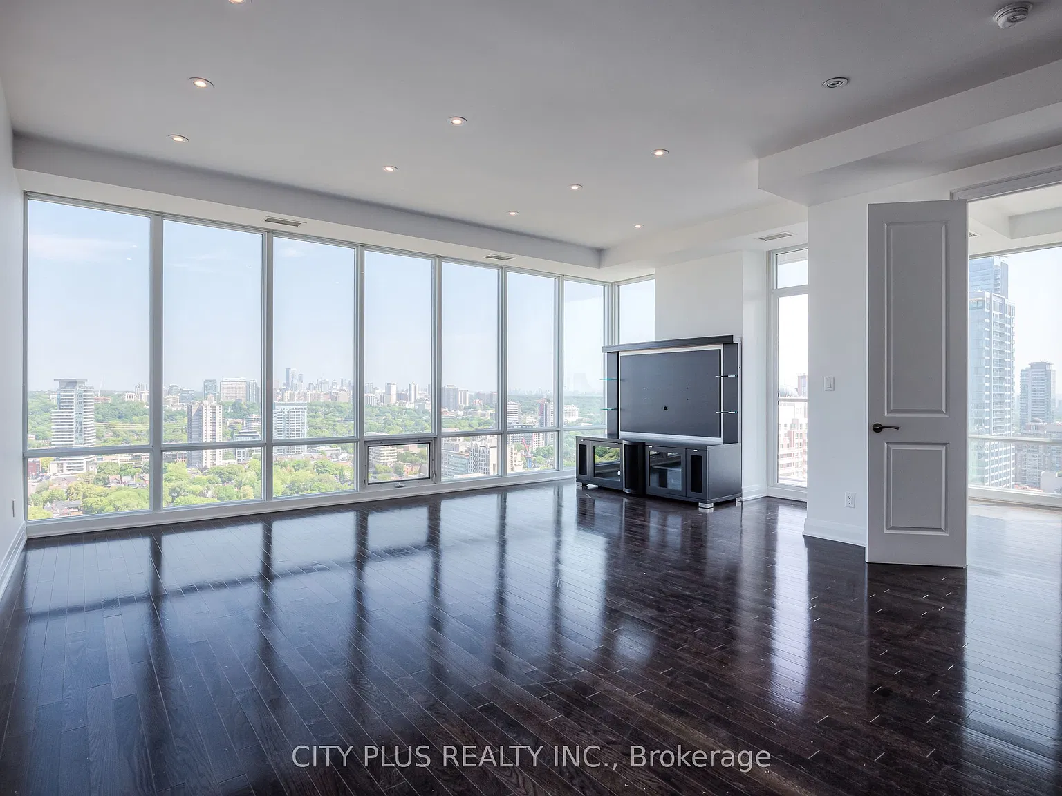 3 bed, $7,900 — Photo 2