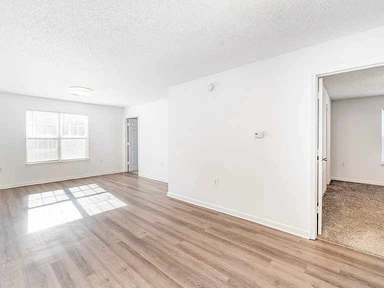 Reynolds Place Apartments — Photo 11