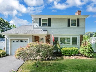 8 Nicolette Court, Huntington Station, NY, 11746