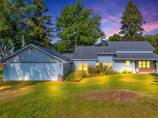 1504 S State Rd, Applegate, MI 48401
