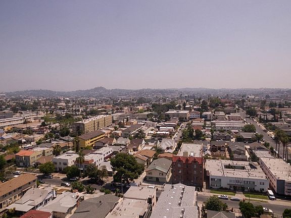 5th image of 512 N Hobart Blvd