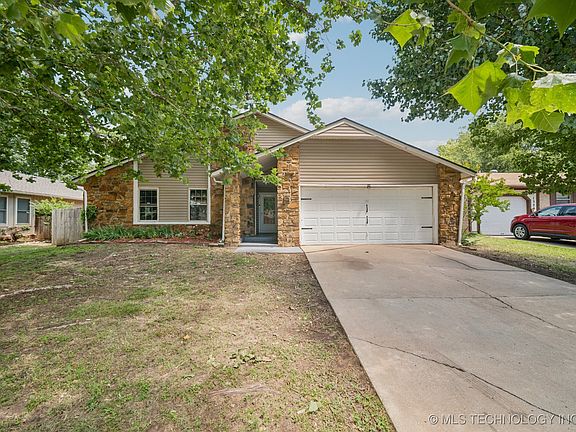 2nd image of 1313 E 140th Pl