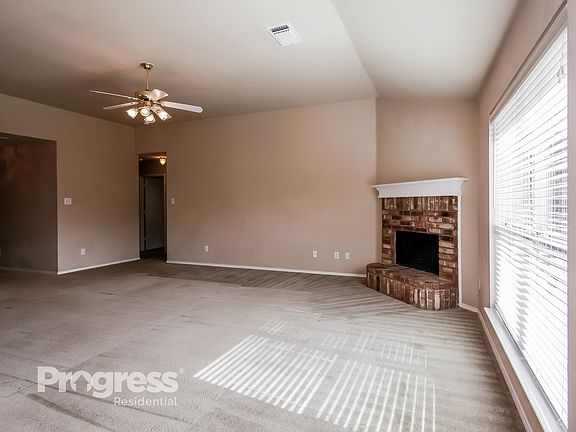 3rd image of 2417 Collier Dr