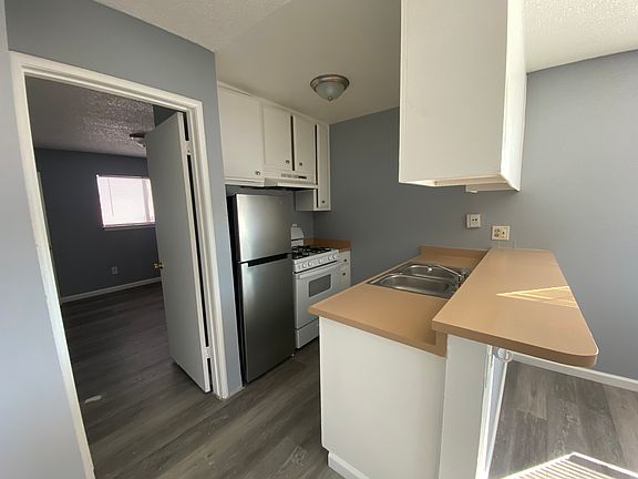 2nd image of 322 W Oak St APT E