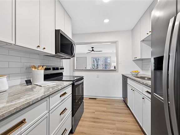 5th image of 1008 Wadena Rd