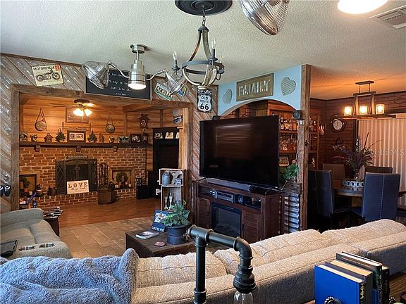3rd image of 111 Lake Gem Dr