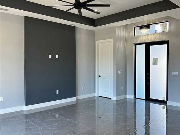 3rd image of 1112 Sentinela Blvd E