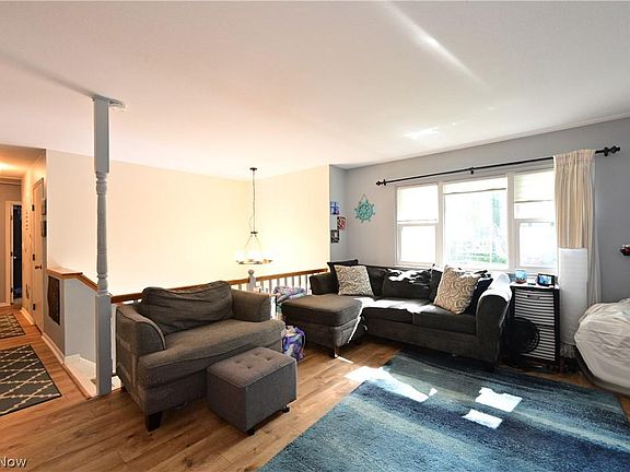 4th image of 234 Beachwood Ave