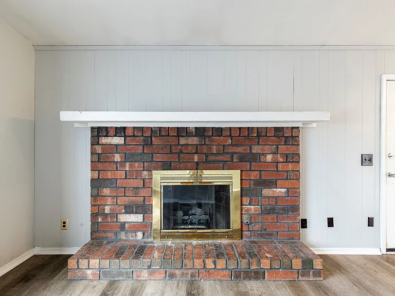 3220 E 47th St S — Photo 8