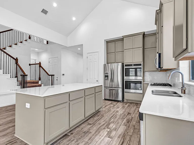 2907 Zelma Dr — Photo 9