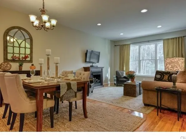 28 Oak Branch Dr, Brookfield, CT 06804