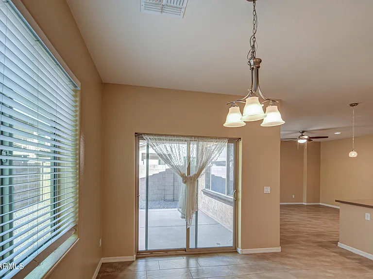 3114 E Franklin Ave — Photo 16