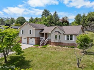 206 Hickory Ln, Jacksboro, TN 37757