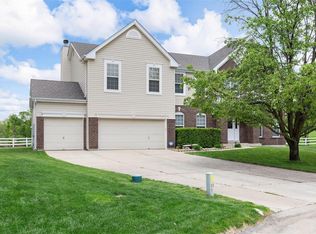 1090 Pebble Beach Dr, O'Fallon, MO 63366