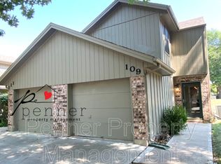109 NE Greystone Dr, Lees Summit, MO 64086