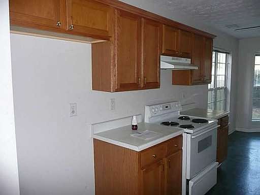 3rd image of 4003 Oak Glenn Dr