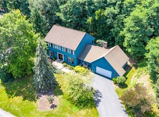 15 Sylvan Gln, Fairport, NY 14450
