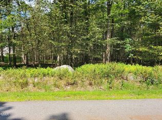 Y2801 Theta Dr, Gouldsboro, PA 18424