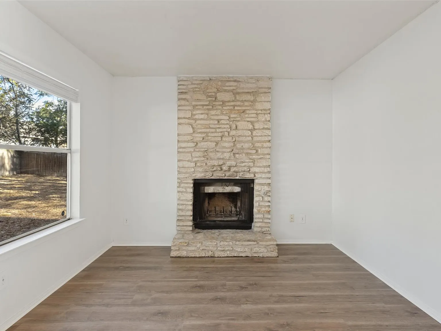 4 bed, 3.0 bath, 2064 sqft, $2,500 — Photo 4